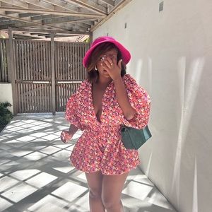 Beautiful bubble romper. Nice heavy material with vibrant colors! Worn once